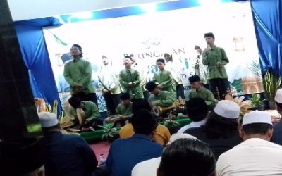 Penampilan santri Zumrotul huda dalam acara Isra' dan Mi'raj